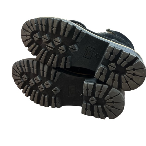 Time and Tru Black & Sherpa Hiker Boots 6.5 - Picture 6 of 6